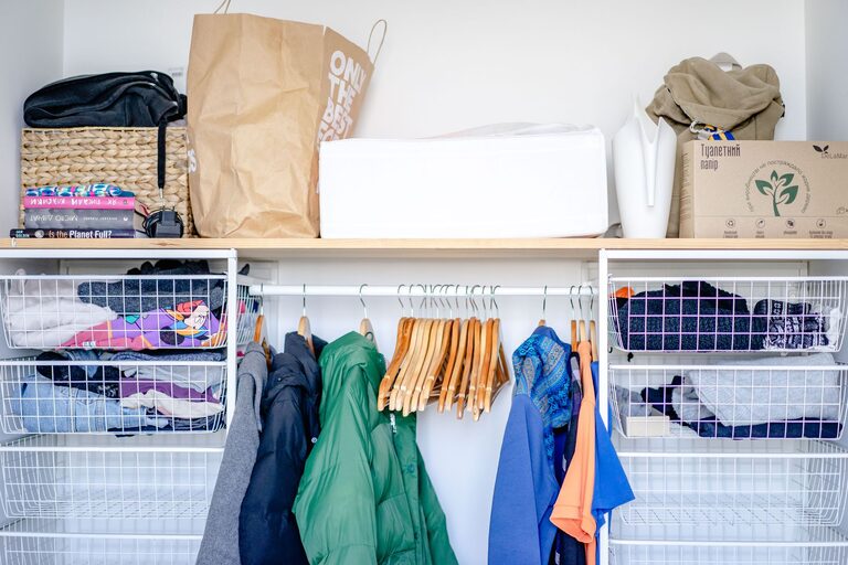 How to Store Seasonal Clothes Efficiently: Tips for an Organized Closet